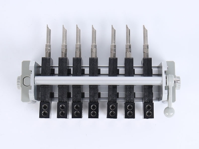 HH2020B三相偏心輪下出線表座 （7滑塊 150、155、165、180、 200x40MM 孔距,M6 螺桿）